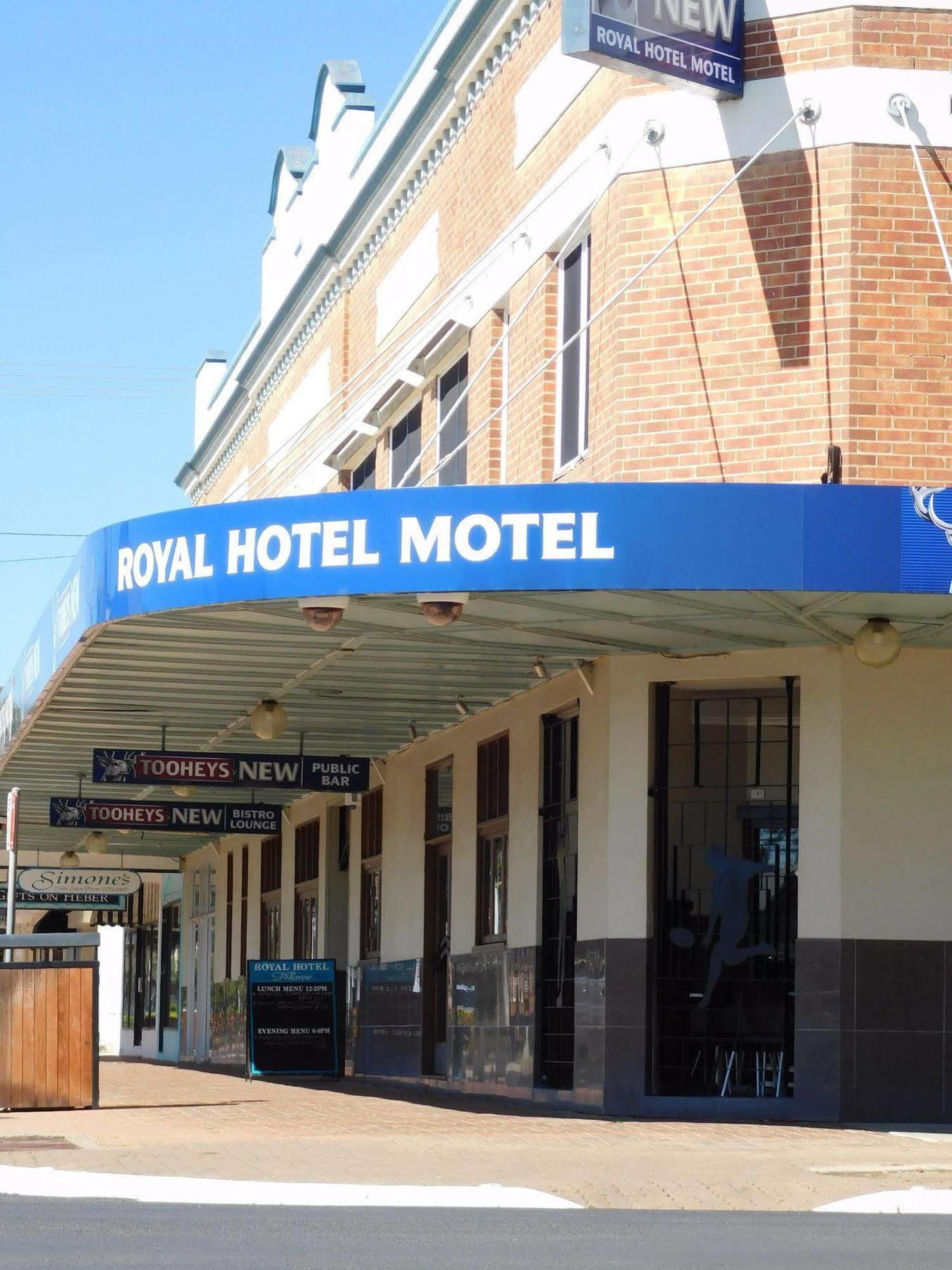 Royal Hotel-Motel Мори Екстериор снимка